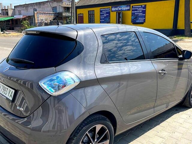 Серый Рено Зое, объемом двигателя 0 л и пробегом 85 тыс. км за 10999 $, фото 1 на Automoto.ua