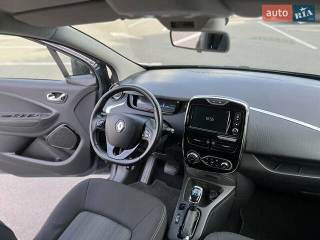 Серый Рено Зое, объемом двигателя 0 л и пробегом 160 тыс. км за 8700 $, фото 41 на Automoto.ua