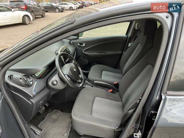 Серый Рено Зое, объемом двигателя 0 л и пробегом 160 тыс. км за 8700 $, фото 45 на Automoto.ua