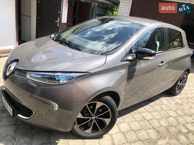 Серый Рено Зое, объемом двигателя 0 л и пробегом 112 тыс. км за 11500 $, фото 2 на Automoto.ua