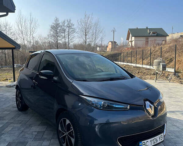 Серый Рено Зое, объемом двигателя 0 л и пробегом 62 тыс. км за 10000 $, фото 6 на Automoto.ua