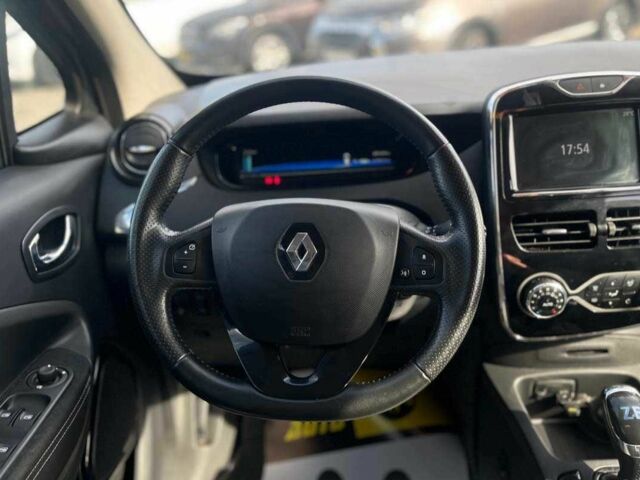 Серый Рено Зое, объемом двигателя 0 л и пробегом 48 тыс. км за 11500 $, фото 13 на Automoto.ua