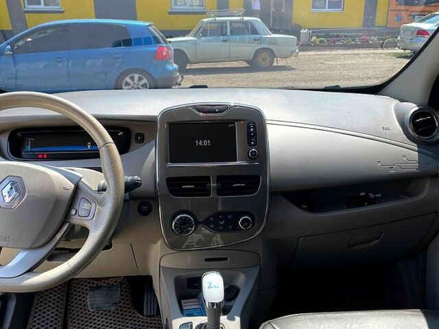 Серый Рено Зое, объемом двигателя 0 л и пробегом 85 тыс. км за 10999 $, фото 5 на Automoto.ua
