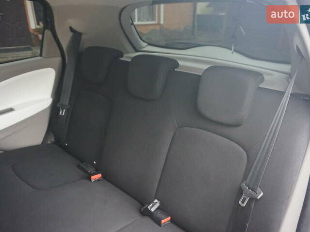 Серый Рено Зое, объемом двигателя 0 л и пробегом 182 тыс. км за 8200 $, фото 47 на Automoto.ua