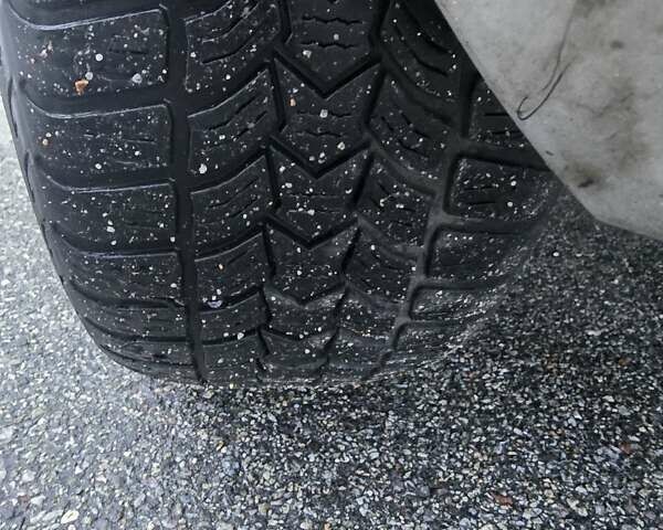 Серый Рено Зое, объемом двигателя 0 л и пробегом 97 тыс. км за 9700 $, фото 20 на Automoto.ua