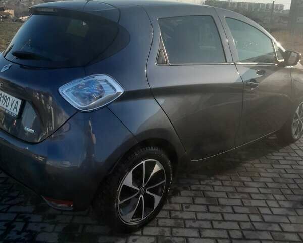 Серый Рено Зое, объемом двигателя 0 л и пробегом 72 тыс. км за 8800 $, фото 9 на Automoto.ua