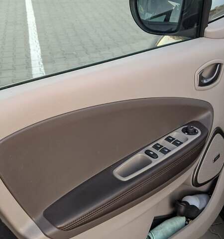 Сірий Рено Зое, об'ємом двигуна 0 л та пробігом 145 тис. км за 10899 $, фото 8 на Automoto.ua
