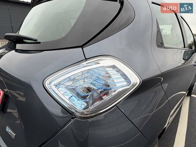 Серый Рено Зое, объемом двигателя 0 л и пробегом 62 тыс. км за 9500 $, фото 17 на Automoto.ua