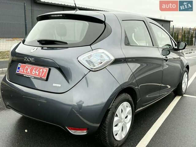 Серый Рено Зое, объемом двигателя 0 л и пробегом 62 тыс. км за 9500 $, фото 7 на Automoto.ua