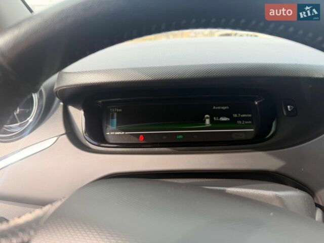 Серый Рено Зое, объемом двигателя 0 л и пробегом 137 тыс. км за 9600 $, фото 9 на Automoto.ua