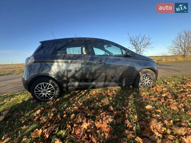 Серый Рено Зое, объемом двигателя 0 л и пробегом 108 тыс. км за 8500 $, фото 50 на Automoto.ua