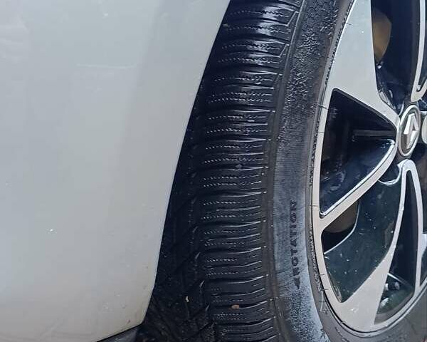 Серый Рено Зое, объемом двигателя 0 л и пробегом 108 тыс. км за 9400 $, фото 6 на Automoto.ua