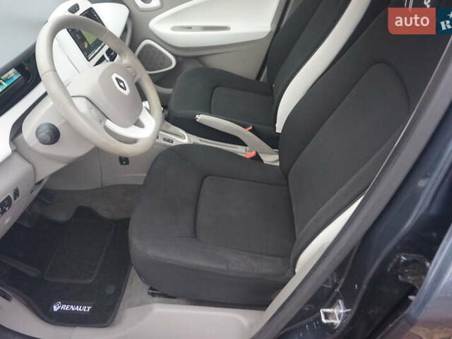 Серый Рено Зое, объемом двигателя 0 л и пробегом 182 тыс. км за 8200 $, фото 29 на Automoto.ua