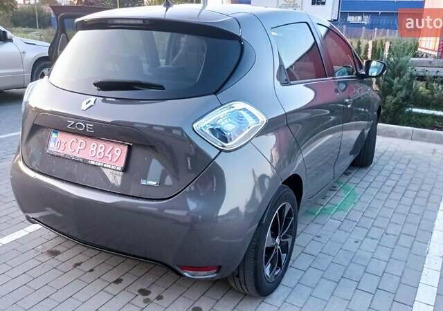 Серый Рено Зое, объемом двигателя 0 л и пробегом 115 тыс. км за 10000 $, фото 20 на Automoto.ua