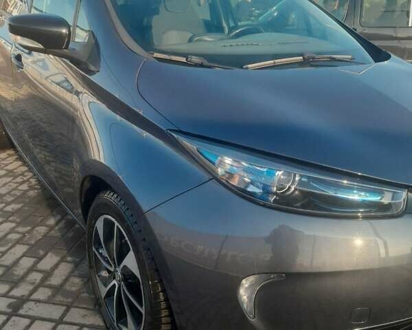 Серый Рено Зое, объемом двигателя 0 л и пробегом 72 тыс. км за 8800 $, фото 4 на Automoto.ua