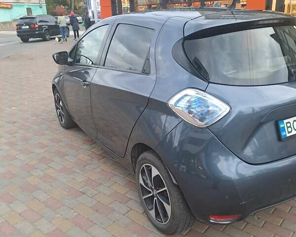 Серый Рено Зое, объемом двигателя 0 л и пробегом 114 тыс. км за 10800 $, фото 4 на Automoto.ua