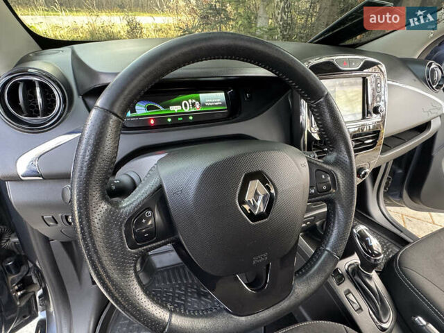Серый Рено Зое, объемом двигателя 0 л и пробегом 90 тыс. км за 9999 $, фото 20 на Automoto.ua