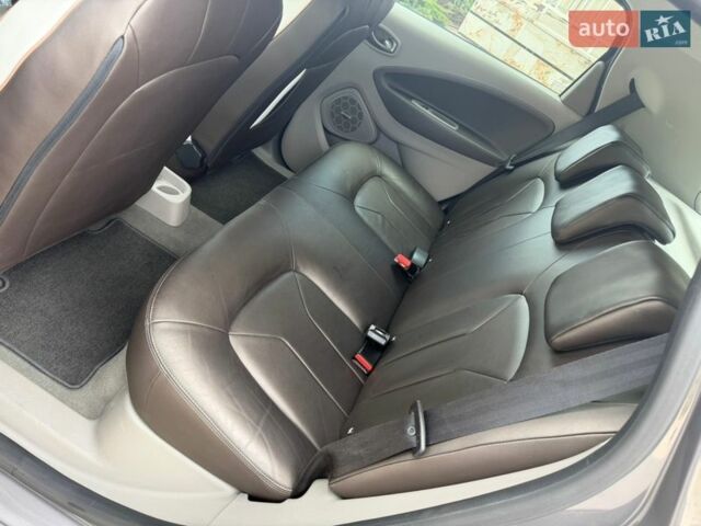 Серый Рено Зое, объемом двигателя 0 л и пробегом 100 тыс. км за 8700 $, фото 14 на Automoto.ua