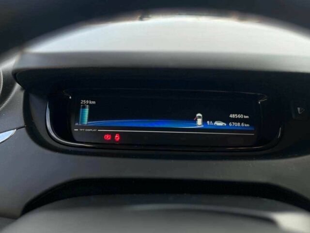 Серый Рено Зое, объемом двигателя 0 л и пробегом 48 тыс. км за 11500 $, фото 12 на Automoto.ua