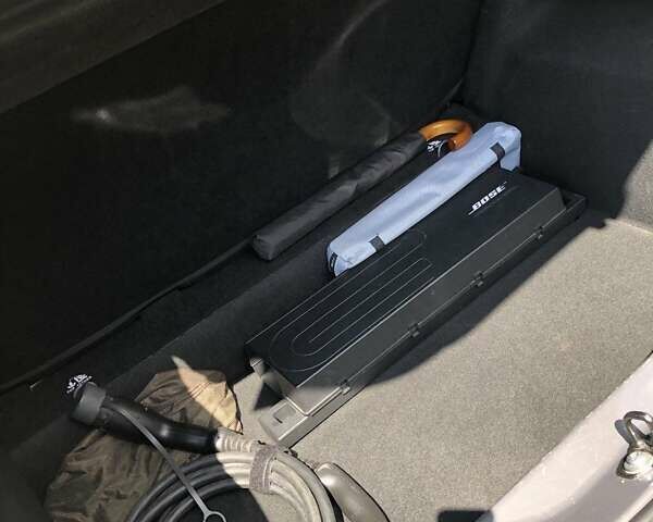 Серый Рено Зое, объемом двигателя 0 л и пробегом 114 тыс. км за 11330 $, фото 34 на Automoto.ua