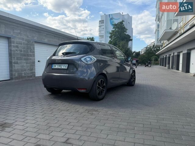 Серый Рено Зое, объемом двигателя 0 л и пробегом 129 тыс. км за 10300 $, фото 6 на Automoto.ua