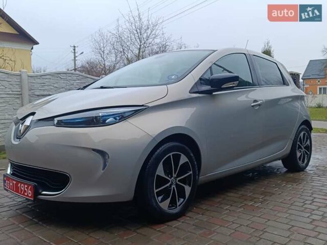 Серый Рено Зое, объемом двигателя 0 л и пробегом 108 тыс. км за 9400 $, фото 44 на Automoto.ua