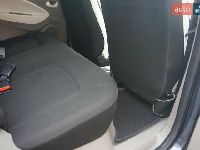 Серый Рено Зое, объемом двигателя 0 л и пробегом 182 тыс. км за 8200 $, фото 43 на Automoto.ua