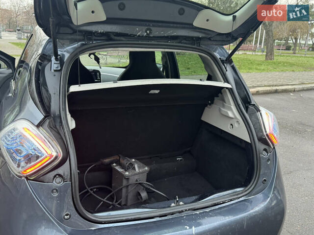 Серый Рено Зое, объемом двигателя 0 л и пробегом 164 тыс. км за 10650 $, фото 15 на Automoto.ua