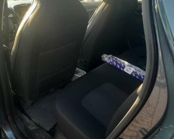 Серый Рено Зое, объемом двигателя 0 л и пробегом 72 тыс. км за 8800 $, фото 8 на Automoto.ua