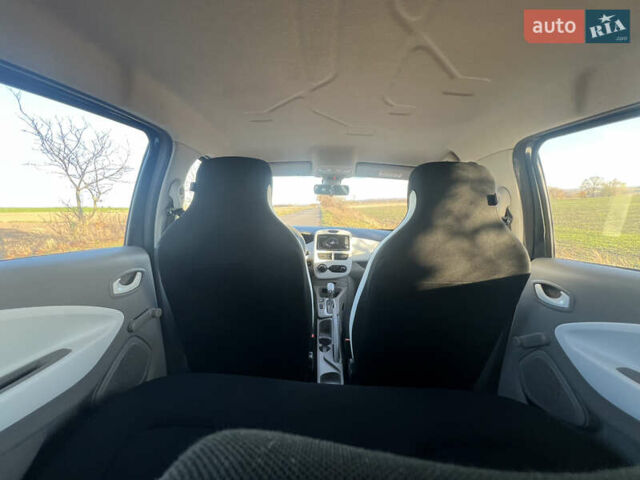 Серый Рено Зое, объемом двигателя 0 л и пробегом 108 тыс. км за 8500 $, фото 22 на Automoto.ua