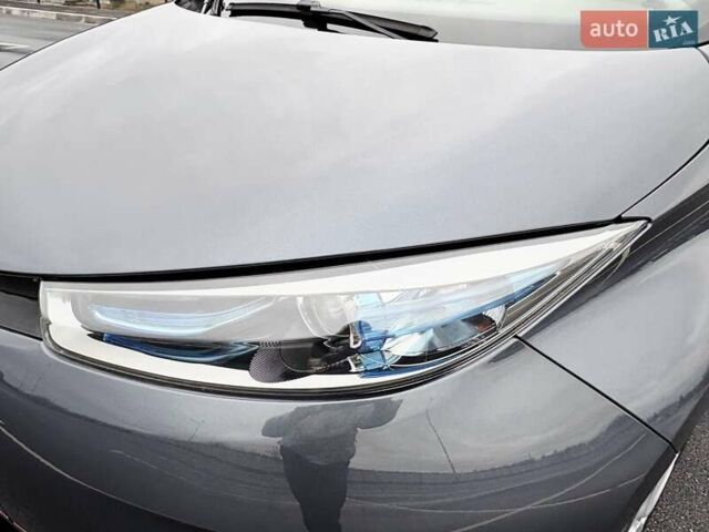 Серый Рено Зое, объемом двигателя 0 л и пробегом 62 тыс. км за 9500 $, фото 13 на Automoto.ua