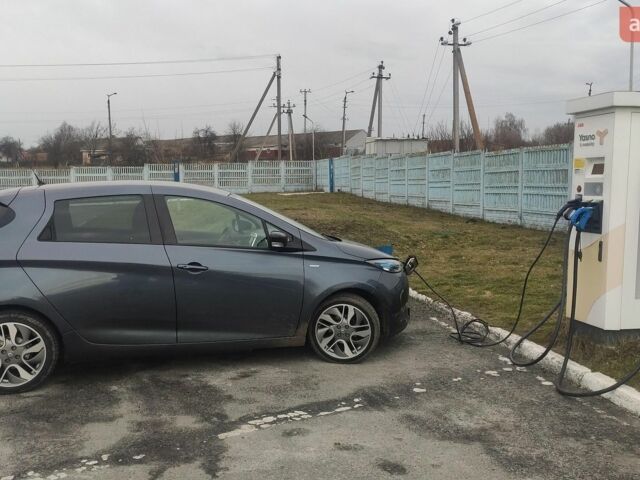 Сірий Рено Зое, об'ємом двигуна 0 л та пробігом 140 тис. км за 10500 $, фото 1 на Automoto.ua