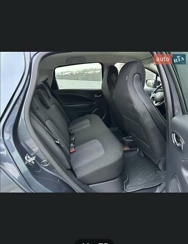 Серый Рено Зое, объемом двигателя 0 л и пробегом 47 тыс. км за 10800 $, фото 5 на Automoto.ua