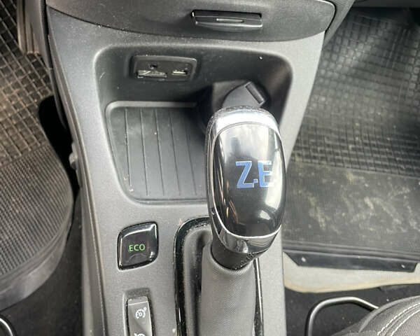 Рено Зое 2017 в Тернополе на Automoto.ua Серый Рено Зое, объемом двигателя 0 л и пробегом 130 тыс. км за 9200 $, фото 9 на Automoto.ua