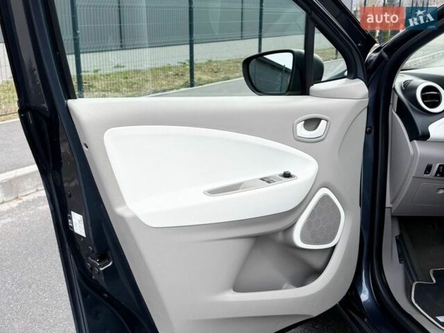 Сірий Рено Зое, об'ємом двигуна 0 л та пробігом 62 тис. км за 9550 $, фото 22 на Automoto.ua