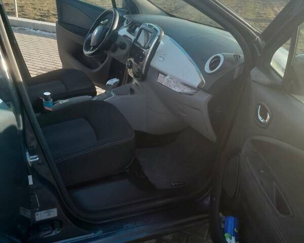 Серый Рено Зое, объемом двигателя 0 л и пробегом 72 тыс. км за 8800 $, фото 7 на Automoto.ua