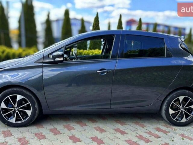 Серый Рено Зое, объемом двигателя 0 л и пробегом 95 тыс. км за 10300 $, фото 2 на Automoto.ua