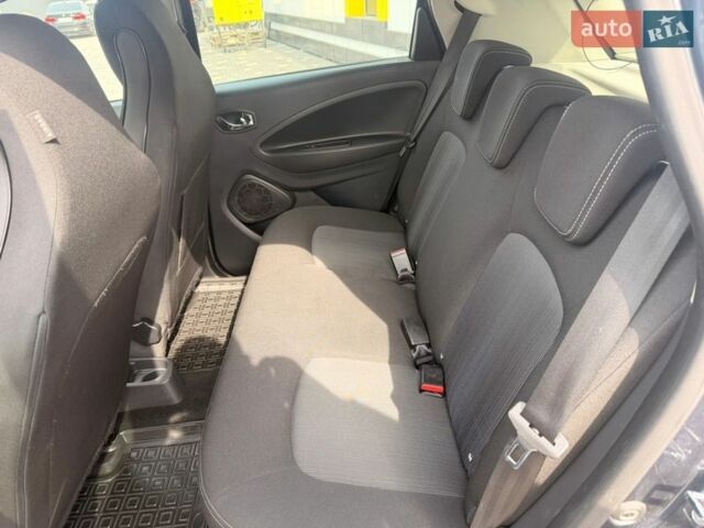 Серый Рено Зое, объемом двигателя 0 л и пробегом 130 тыс. км за 9200 $, фото 8 на Automoto.ua