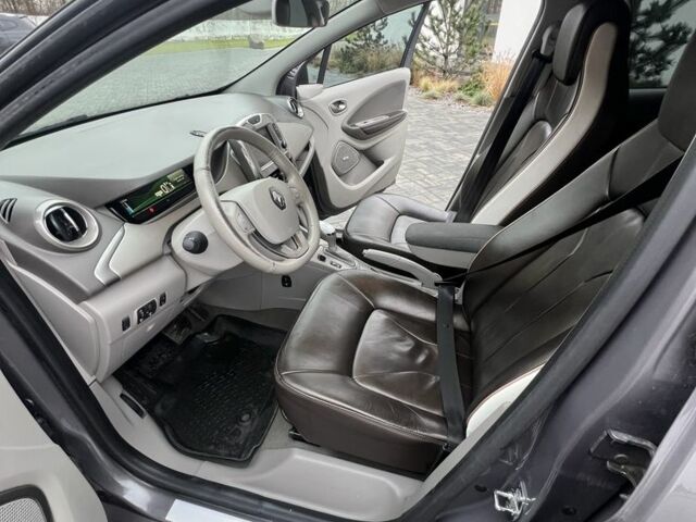 Серый Рено Зое, объемом двигателя 0 л и пробегом 85 тыс. км за 9800 $, фото 7 на Automoto.ua