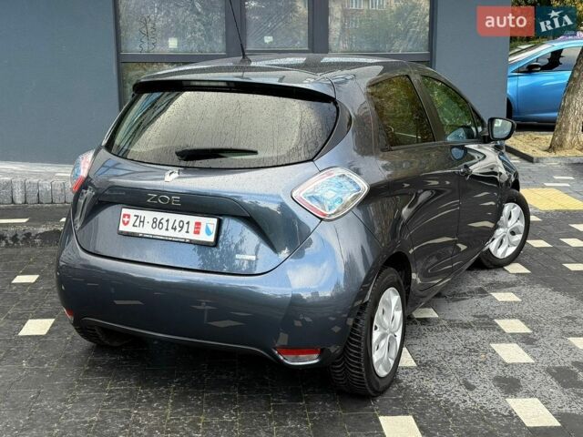 Серый Рено Зое, объемом двигателя 0 л и пробегом 155 тыс. км за 9999 $, фото 8 на Automoto.ua
