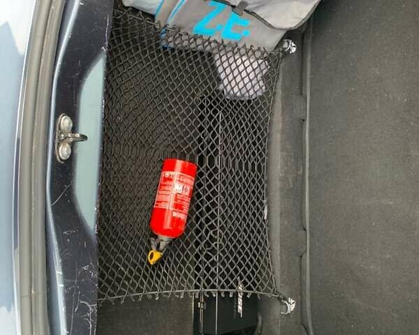 Серый Рено Зое, объемом двигателя 0 л и пробегом 140 тыс. км за 9200 $, фото 14 на Automoto.ua