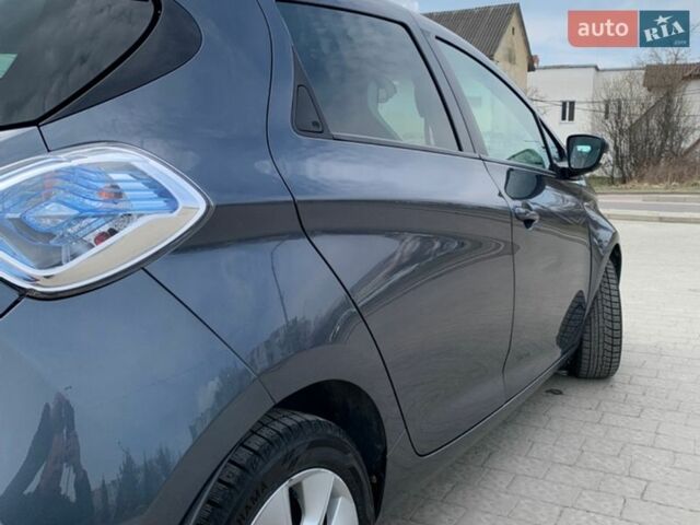 Серый Рено Зое, объемом двигателя 0 л и пробегом 140 тыс. км за 9150 $, фото 44 на Automoto.ua