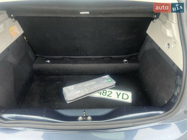 Серый Рено Зое, объемом двигателя 0 л и пробегом 94 тыс. км за 8599 $, фото 26 на Automoto.ua