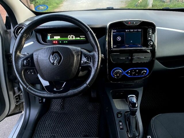 Серый Рено Зое, объемом двигателя 0 л и пробегом 162 тыс. км за 8900 $, фото 6 на Automoto.ua