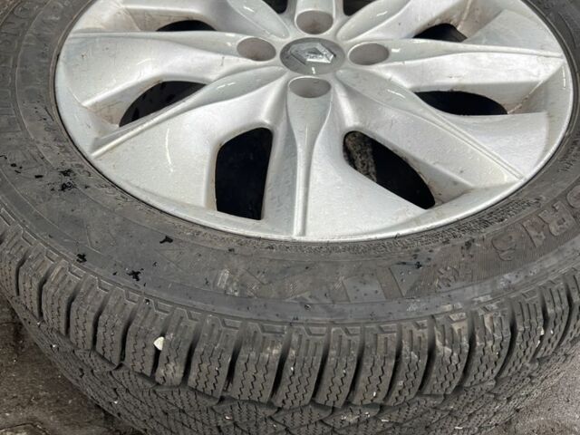 Серый Рено Зое, объемом двигателя 0 л и пробегом 85 тыс. км за 9800 $, фото 8 на Automoto.ua