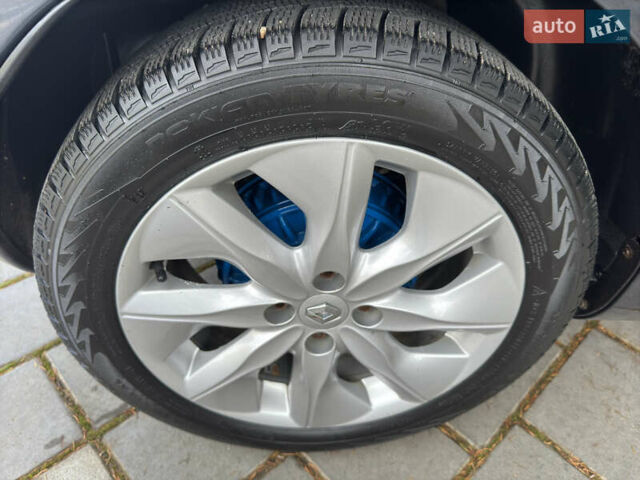 Серый Рено Зое, объемом двигателя 0 л и пробегом 90 тыс. км за 9999 $, фото 18 на Automoto.ua