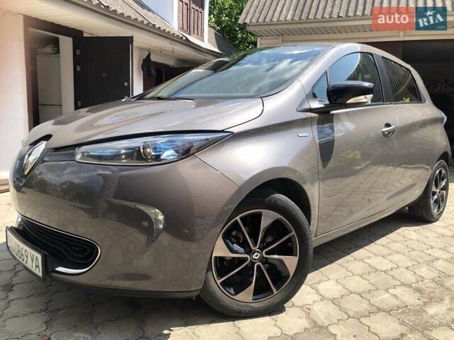 Серый Рено Зое, объемом двигателя 0 л и пробегом 112 тыс. км за 11500 $, фото 11 на Automoto.ua