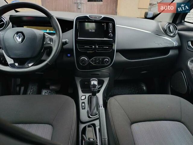 Серый Рено Зое, объемом двигателя 0 л и пробегом 108 тыс. км за 9400 $, фото 4 на Automoto.ua