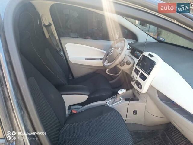 Серый Рено Зое, объемом двигателя 0 л и пробегом 134 тыс. км за 9100 $, фото 3 на Automoto.ua