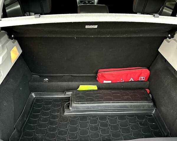 Серый Рено Зое, объемом двигателя 0 л и пробегом 148 тыс. км за 9500 $, фото 5 на Automoto.ua